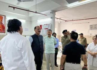 पहाड़ों के बाद अब मैदानों में स्वास्थ्य मंत्री सुबोध उनियाल का एक्शन: अस्पताल की बदहाल व्यवस्था देख चढ़ा पारा