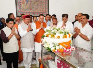 देहरादून : सीएम पुष्कर धामी ने स्वर्गीय मेजर जनरल भुवन चंद्र खण्डूरी को अर्पित की भावभीनी श्रद्धांजलि