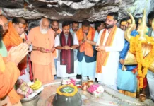 भाजपा राष्ट्रीय अध्यक्ष नितिन नबीन ने टपकेश्वर मंदिर में पूजा-अर्चना कर बूथ कार्यकर्ताओं संग किया संवाद