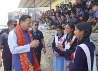 चम्पावत दौरे में राजकीय इंटर कॉलेज देवीधुरा पहुंचे मुख्यमंत्री धामी, छात्र-छात्राओं का बढ़ाया उत्साह
