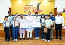 मुख्यमंत्री धामी ने मेधावी छात्र सम्मान समारोह में प्रतिभाओं को किया सम्मानित