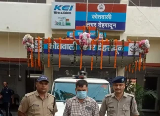 लख्खीबाग में शराब तस्करी पर पुलिस की कार्रवाई, 8 पेटी अंग्रेजी शराब के साथ आरोपी गिरफ्तार
