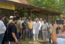 सरकार के विकास मॉडल पर सवाल: जीवितों के लिए सड़क नहीं, मृतकों के लिए मोक्ष धाम तक रास्ता नहीं — आर्येंद्र शर्मा
