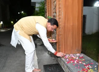 प्रधानमंत्री श्री नरेंद्र मोदी के जन्मदिवस पर मुख्यमंत्री धामी ने जलाया ‘आशीर्वाद का दीया’