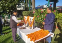 यूजेवीएन लिमिटेड में धूमधाम से मनाई गई महात्मा गांधी और लाल बहादुर शास्त्री की जयंती