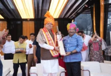 नमो क्रिकेट लीग में मुख्यमंत्री धामी ने खिलाड़ियों के साथ खेला क्रिकेट, बढ़ाया युवा खिलाड़ियों का उत्साह